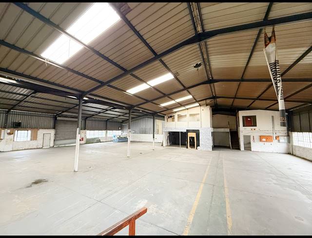 4,630M² WAREHOUSE TO LET IN WADEVILLE